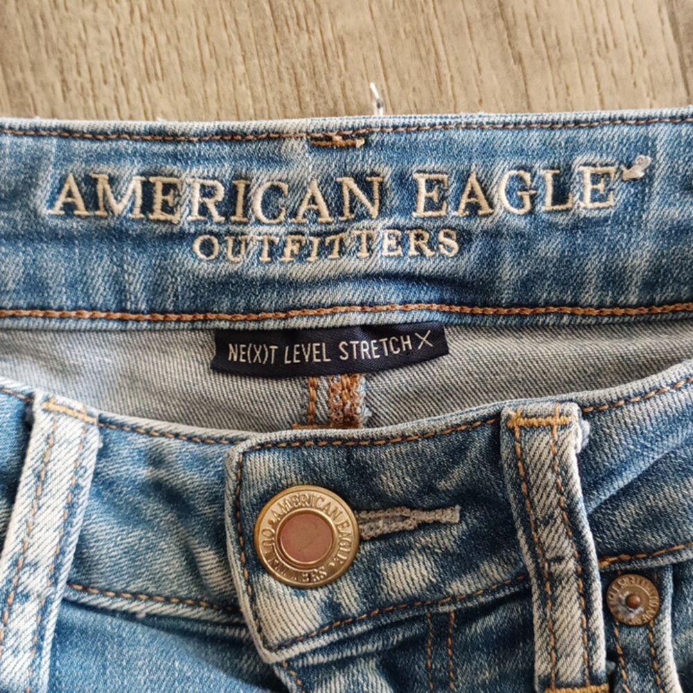 Womens Sz 2 AE AMERICAN EAGLE Destroyed Jean Shorts High rise Shorties b24 - Picture 2 of 6